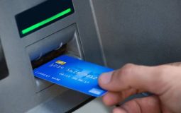 Cara Tarik Tunai Kartu Kredit di ATM, Biaya & Limit Penarikan
